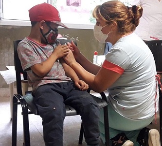 En las escuelas de la ciudad habrá cinco postas diarias de vacunación 