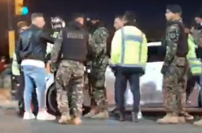 Inhabilitan la licencia de conducir al violento que golpeó al agente de tránsito en Playa Grande