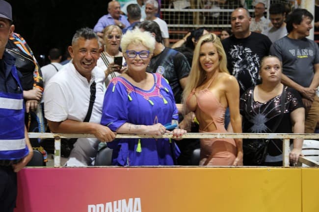Carmen Barbieri y Luciana Salazar fueron la atracción del Carnaval en la comparsa O’Bahía