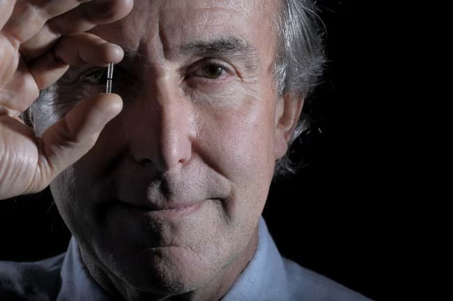 Leia La historia del médico argentino que creó en el garage de su casa un stend