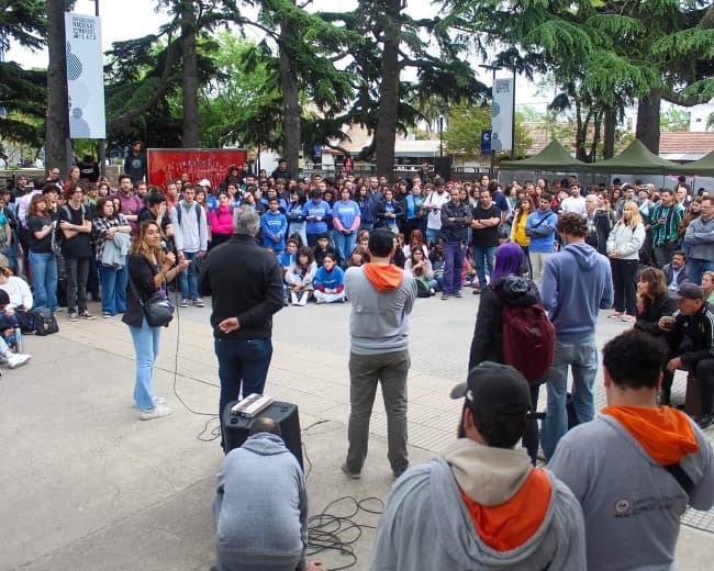 La Comunidad Universitaria UNIDA Y EN LUCHA