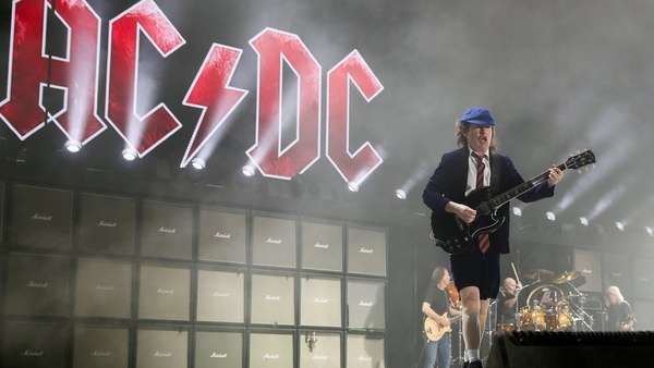  El primer concierto de AC/DC este año seria en la fiesta de casamiento de un futbolista
