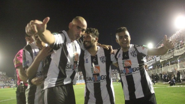 Central Cordoba acerto en los penales y se metio  en la Superliga