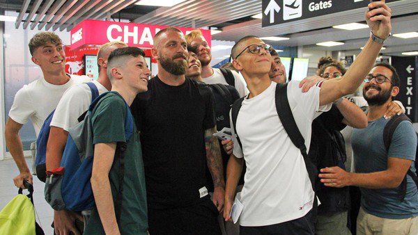  Daniele de Rossi ya se subio al avion que lo traera a la Argentina: como seran sus primeras horas c