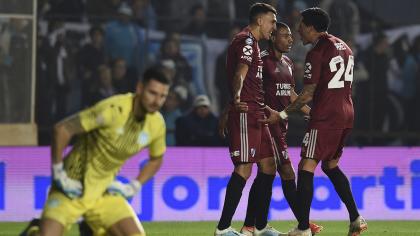  River fue una maquina, deslumbro en Avellaneda y aplasto a Racing 6-1