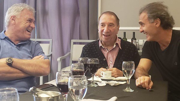  La mejoria de Carlos Bilardo: camina, come, ve futbol por TV y quiere volver a Estudiantes
