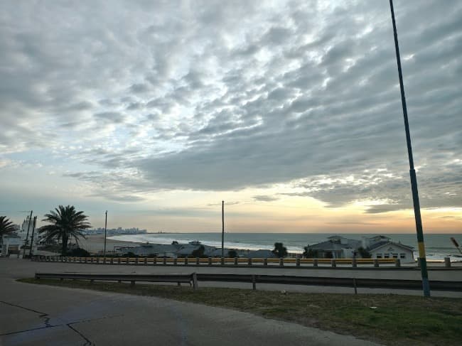Leia JUEVES FRÍO Y ALGO NUBLADO EN MAR DEL PLATA