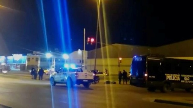 Motociclista que fue arrollado por un camión: Testigos aseguran que intervino otro vehículo