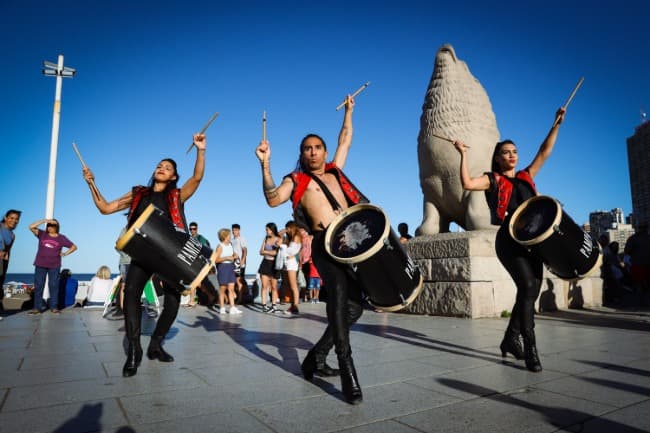 Pampas Bravas sorprendió a marplatenses y turistas en la Rambla