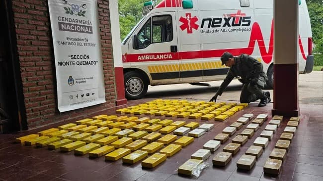 Encontraron 134 kilos de cocaína en una ambulancia: simularon una emergencia