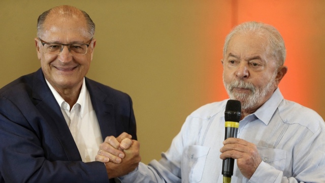 Lula lanza su candidatura en un clima de amplia polarización