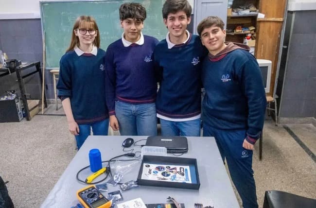 Estudiantes del Tavelli construyen un picosatélite para estudiar la pesca ilegal