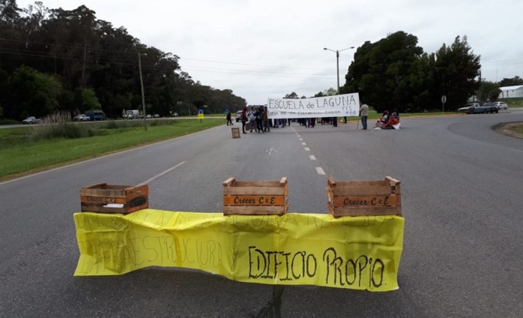 Corte parcial en la Ruta 226: docentes y alumnos de la EES 68 reclaman edificio propio