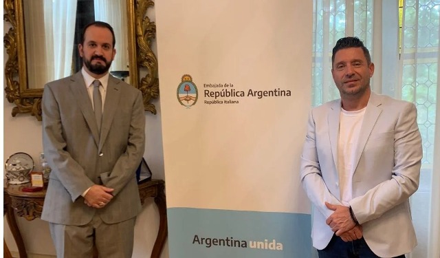 Diseñador marplatense realiza gira europea para promover la moda argentina