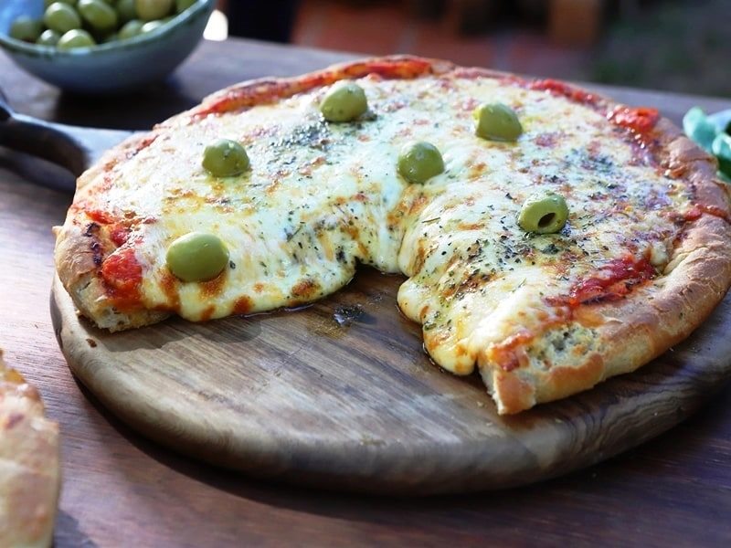 Pizza casera: la receta infalible para un viernes por la noche 