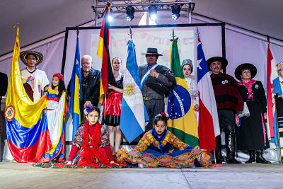 La Feria de las Colectividades invita a la familia a disfrutar de su sala teatro