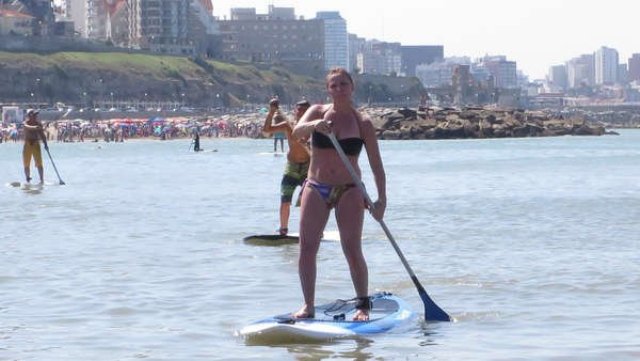 Nuevas tendencias: Running, ciclismo y surf, cómo entrenan los turistas cuando van a la playa