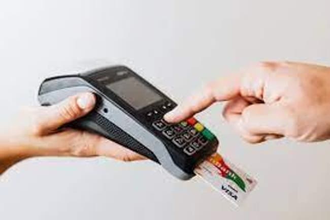 La AFIP vigila las compras con tarjeta de débito: hasta qué montos se podrá gastar sin controles