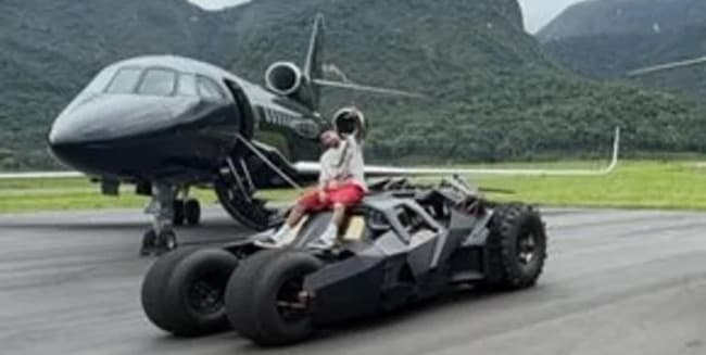 Neymar sorprendió al mostrar su réplica del Batimóvil