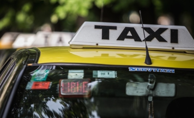 Taxis y remises unidos contra el Gobierno local por el avance de las nuevas aplicaciones