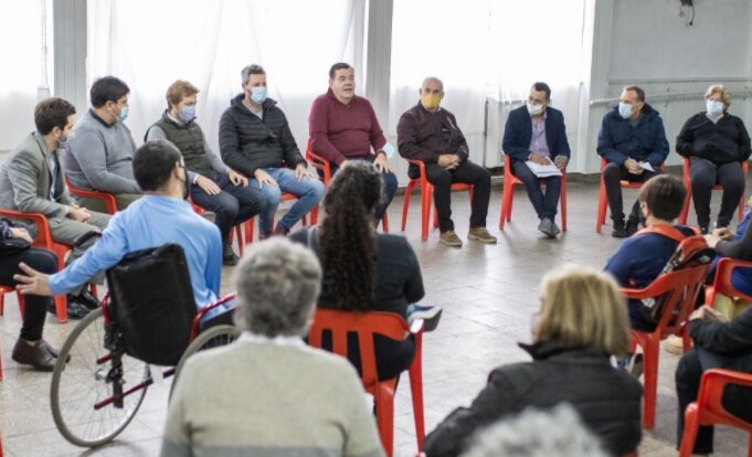 Montenegro y su gabinete se reunieron con los vecinos del barrio Bernardino Rivadavia