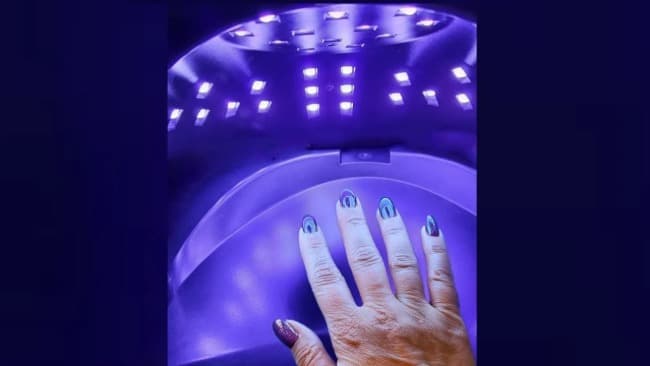 Leia Las lámparas de secado de uñas modifican las moléculas de la piel