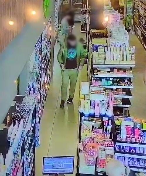 Robó varias cajas de Geniol, fue a un supermercado y también robó: lo atraparon