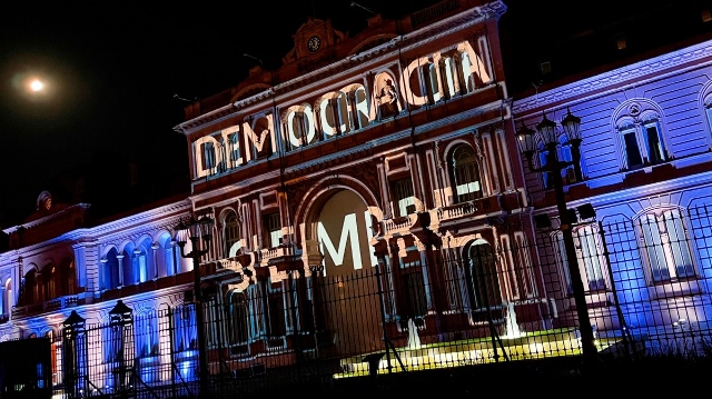 Solistas de distintos puntos del país entonaron el himno desde la Casa Rosada