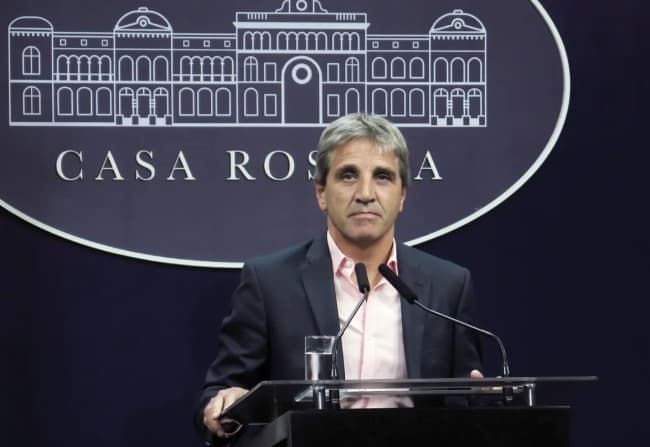 Leia Luis Caputo no consiguió renovar un 40% de los vencimientos de deuda 