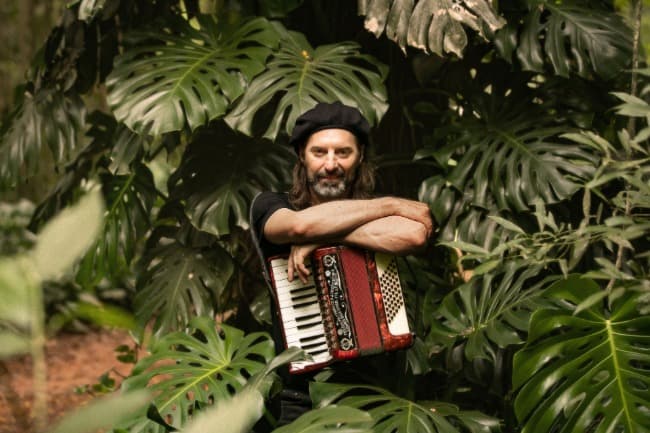 De la radio al teatro: Chango Spasiuk presenta “Enramada en vivo”