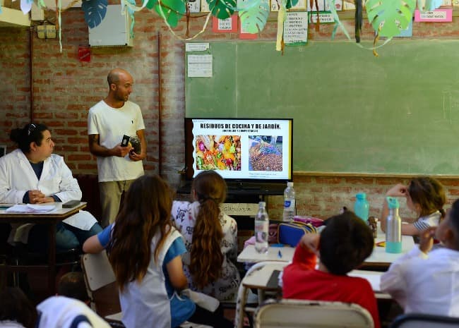 Comenzó Compostour, el programa educativo de compostaje en escuelas municipales