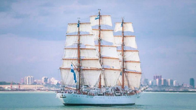 La Fragata Libertad está en  las costas de Mar del Plata
