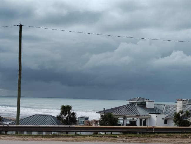 LUNES FRÍO Y NUBLADO CON CHAPARRONES EN MAR DEL PLATA