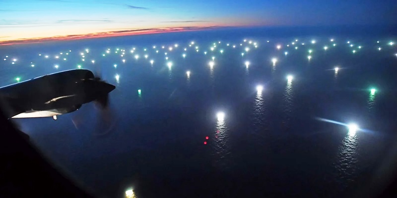 Al menos 470 buques pesqueros depredan una importante zona del Mar Argentino