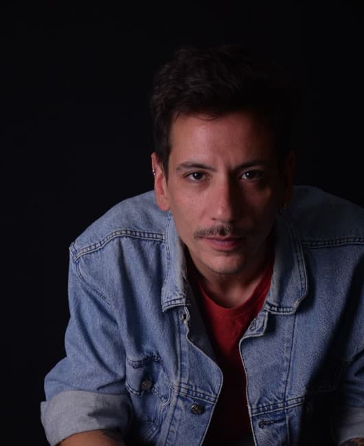 Juan Solá presenta «Escenas narradas del amor urgente»