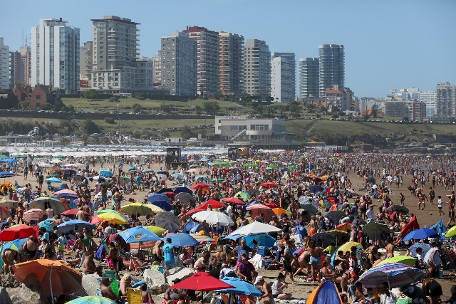Axel Kicillof aseguró que el récord turístico en la Costa «es fruto de la decisión política»