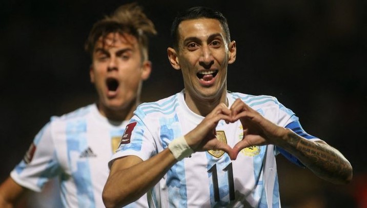 Karma instantáneo: relator uruguayo insultó a Di María y Dybala momentos antes del gol argentino