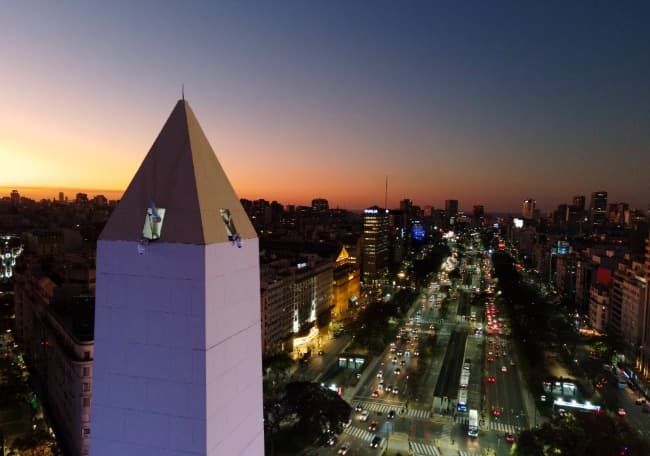 Leia La Ciudad festeja a lo grande los 90 años del Obelisco, el corazón de Buenos Aires