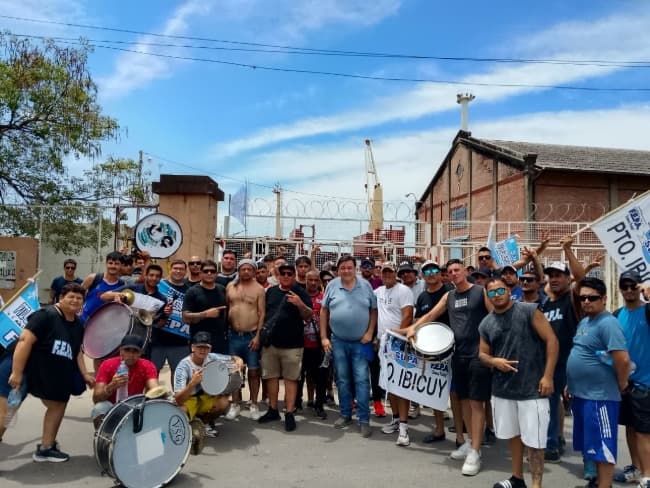 Leia Alerta portuaria: la empresa uruguaya Urcel SA deja a todos los puertos al borde del paro total