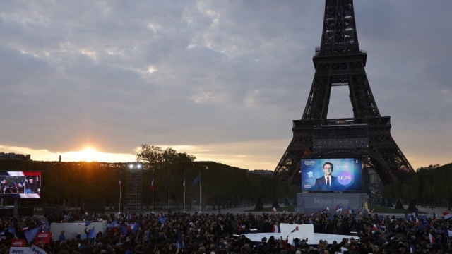 Macron fue reelecto en segunda vuelta, pero con dificultades inéditas