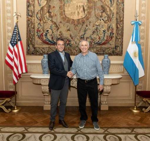 En busca de la confianza internacional, Massa se reunió con el embajador de EEUU