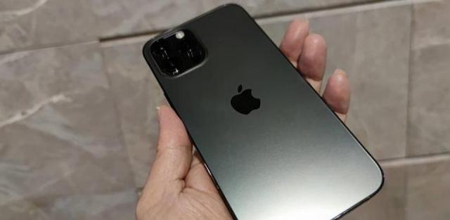 Le robaron el teléfono, ofreció recompensa, lo devolvieron les pagó con la misma moneda