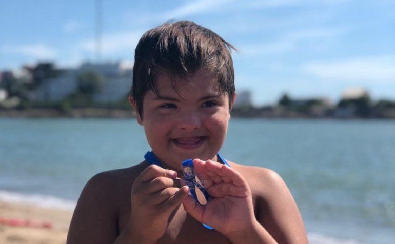 Un nene de 9 años hizo historia y nadó 1.500 metros en el mar