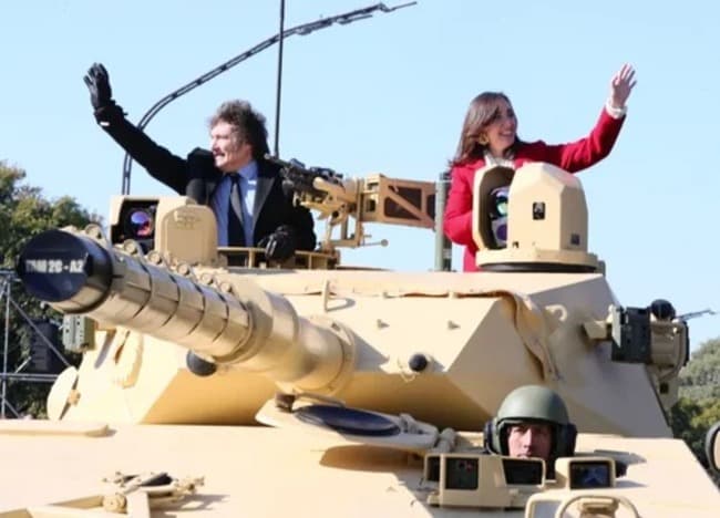 Leia El Gobierno canceló el desfile militar del 9 de Julio tras haberlo recuperado el año pasado