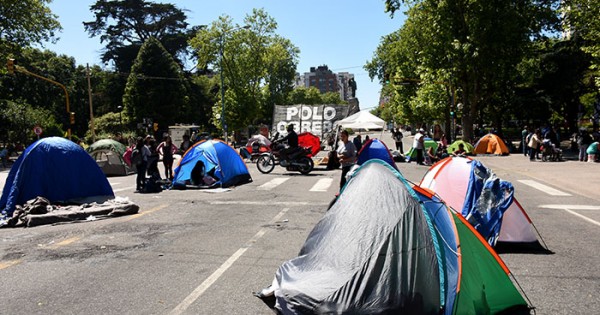 El HCD presionó y finalmente Arroyo recibirá a quienes acampan frente al municipio