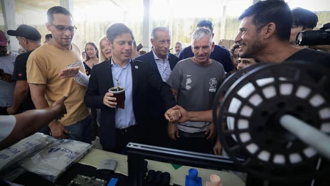 Kicillof se reunió con intendentes y empresarios y advirtió sobre impacto del 
