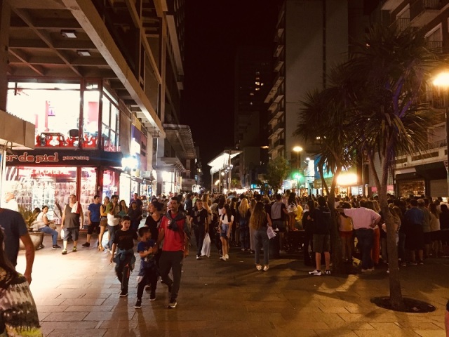 Centro: Desde el 15/12 hasta el 28/2 la calle Rivadavia se convierte en peatonal