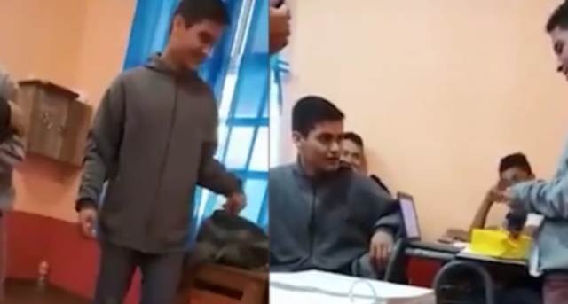 No podía comprarse un celular, sus compañeros se lo regalaron y su reacción fue viral