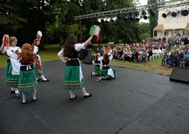 Mar del Plata celebra La Noche de las Colectividades