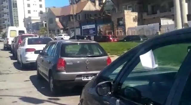 El Municipio remarcó que está prohibido por ordenanza estacionar en plazoletas